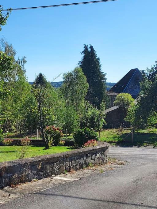 Le Courtil Gite Rural Villa Bievre Exterior photo